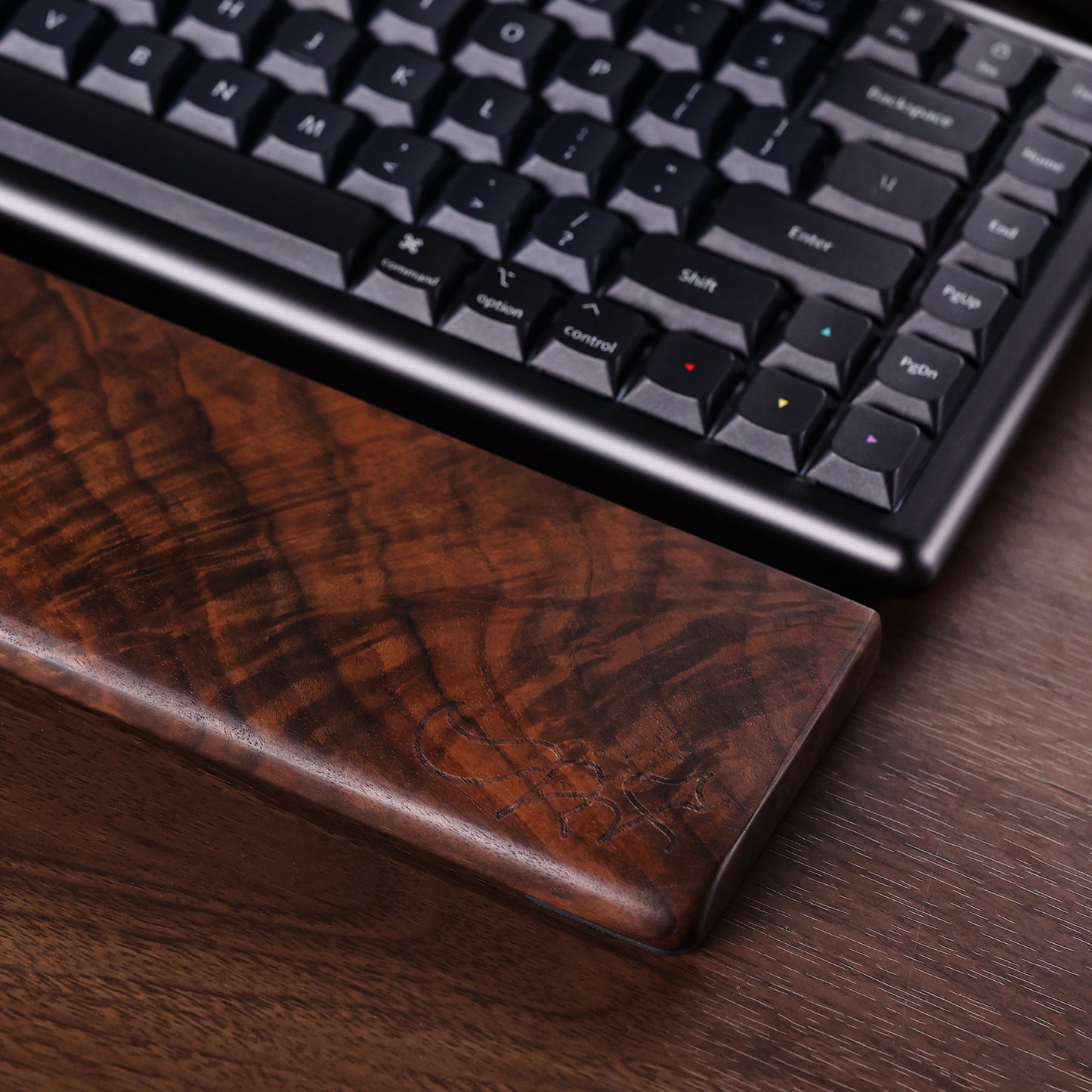 Black Walnut Wood Palm Keyboard Wrist Rest（Presale）